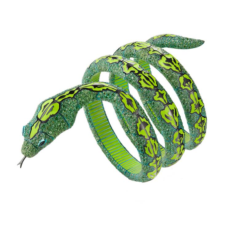 Браслет Boucheron Serpent с цаворитами, ониксом и лаковой эмалью на титане, из коллекции высокого ювелирного искусства Ailleurs 2022. 