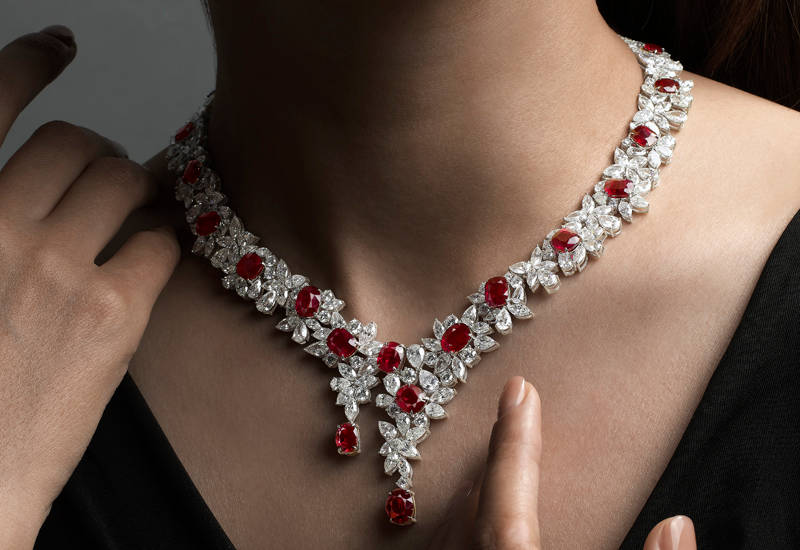 Ожерелье из рубина и бриллиантов "Голубиная кровь" весом 50,24 карата