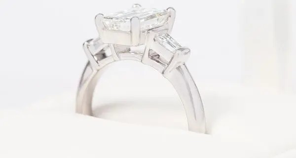 Peter Jackson выпустил  кольцо из фильма "Чудо на 34-й улице"