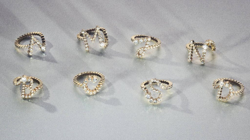 Софи Билль-Браге дебютирует бриллиантовыми украшениями с инициалами
