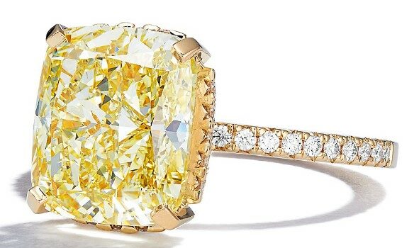 Кольцо Tiffany из желтого золота с фантазийным желтым бриллиантом и белыми бриллиантами
