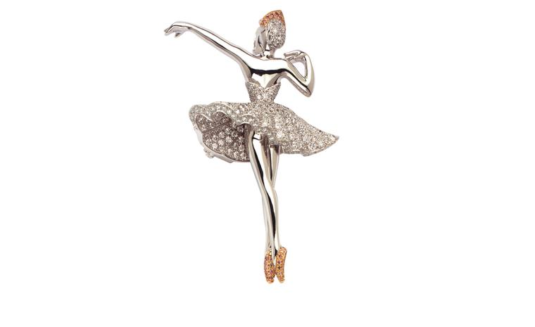 VAN CLEEF & ARPELS. Брошь Puccinella ballerina из белого золота, круглые бриллианты и один розовый бриллиант. 
