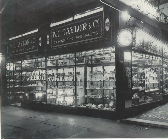 W. C. Taylor & Co до 1960-х гг. занималась розничной торговлей ювелирными изделиями на Кинг-стрит в Сиднейской аркаде.