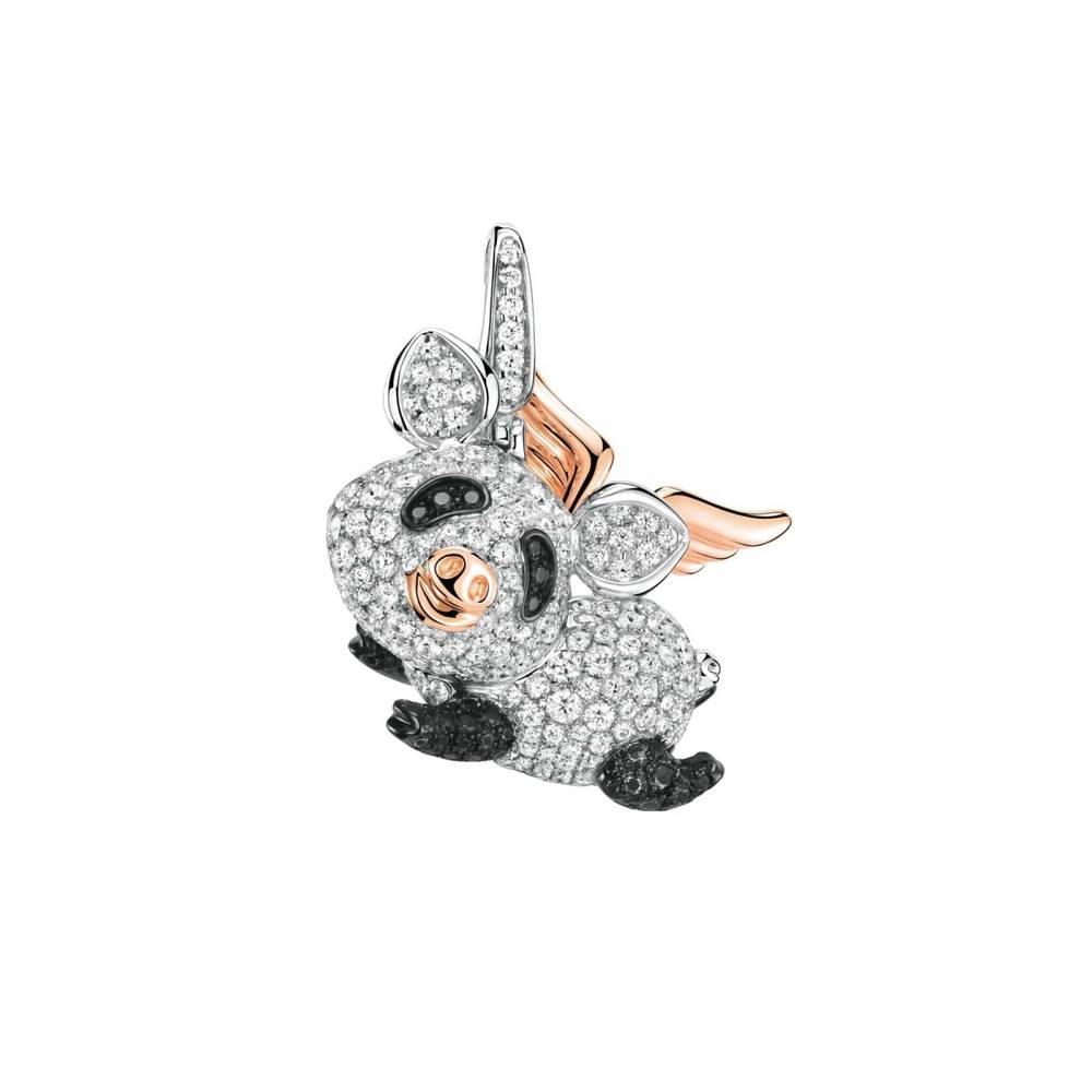 Те, кто родился в год Кролика, могут носить талисманы с изображением поросят, например, этот талисман "Летающая свинья Бо Бо" от Qeelin.