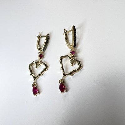 Серьги золотые с корундом, рубином и шпинелью «Gothic Heart» Estet (арт.01С2315076ЧР-1)
