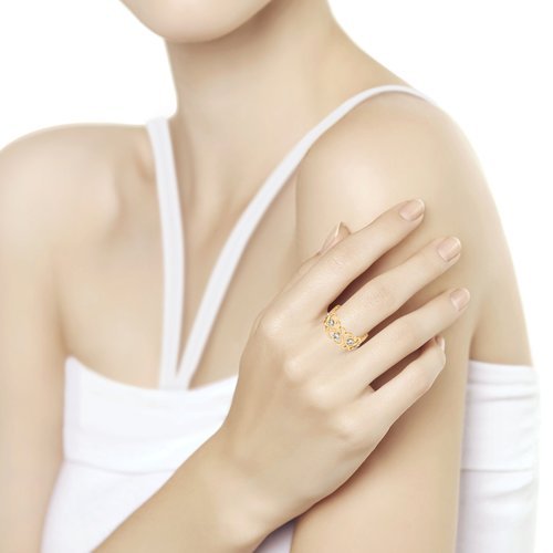 Кольцо из золота с бесцветными и красным фианитами (Арт.017534)