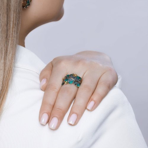 Кольцо золотое с агатом, ситаллом, фианитами и хризолитом «Изумрудный сад» Соколов (арт.715665)