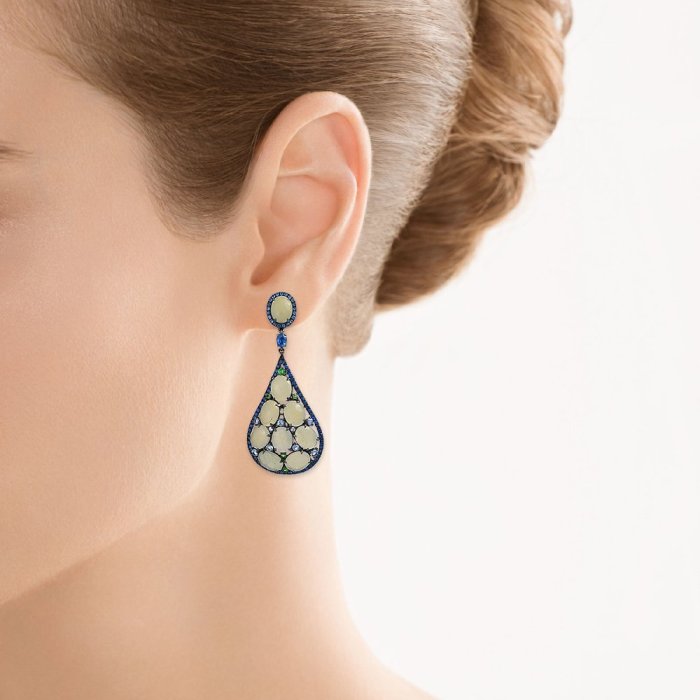 Серьги из золота с бриллиантом и корундом (Арт.e03161_sa_cr_tv_blk)