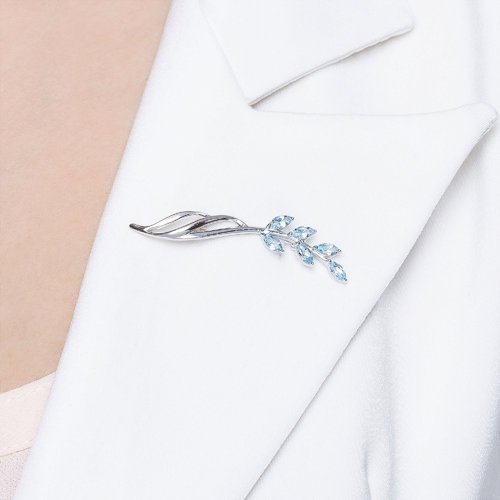 Брошь из серебра с голубыми топазами (Арт.92040044)