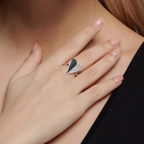 Кольцо из серебра с фианитами (Арт.94014047)