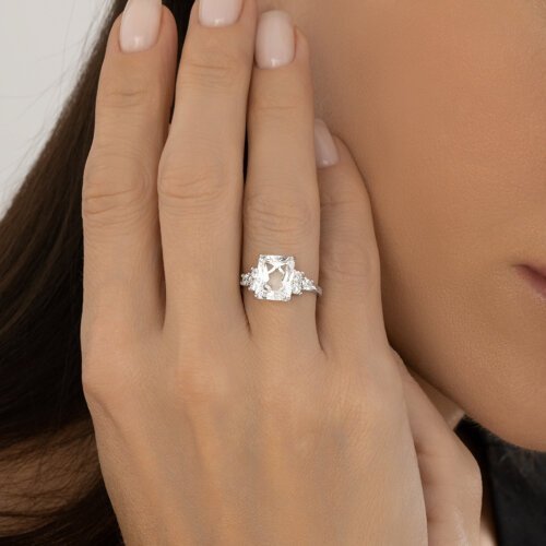 Кольцо из серебра с горным хрусталем и фианитами (Арт.92014653)