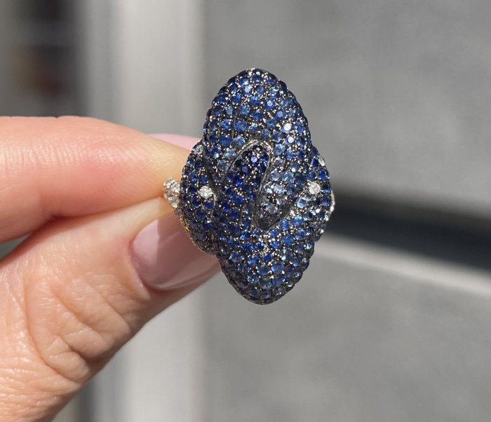 Кольцо из золота с бриллиантом и сапфиром (Арт.r28628_ko_glsa_sa_bj)