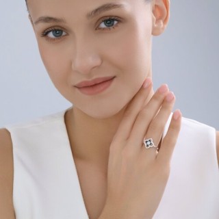 Кольцо из серебра с фианитами и эмалью «Черный цветок» Соколов (арт.94014642)