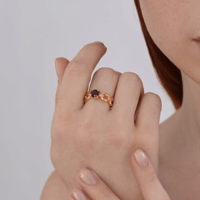 Кольцо золотое с гранатом «Алая цепочка» Соколов (арт.51-310-02936-1)