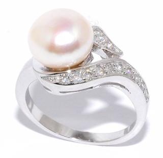 Кольцо серебряное с жемчугом и фианитами «Крылья Pearl Collection» SOKOLOV (арт.21qsibb00618a-19_zhemchugkult_kubcirkonii)