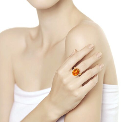 Кольцо из золочёного серебра с янтарём «Тёплое Сияние» SOKOLOV (арт.93010518)