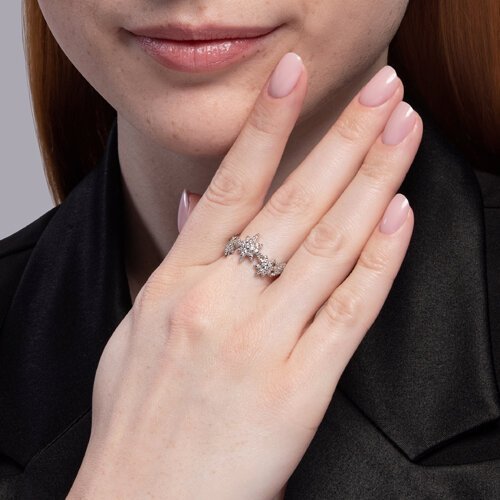 Кольцо из серебра с фианитами (Арт.94014085)