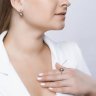 Кольцо из золота с бесцветными и чёрными бриллиантами (Арт.7010047)
