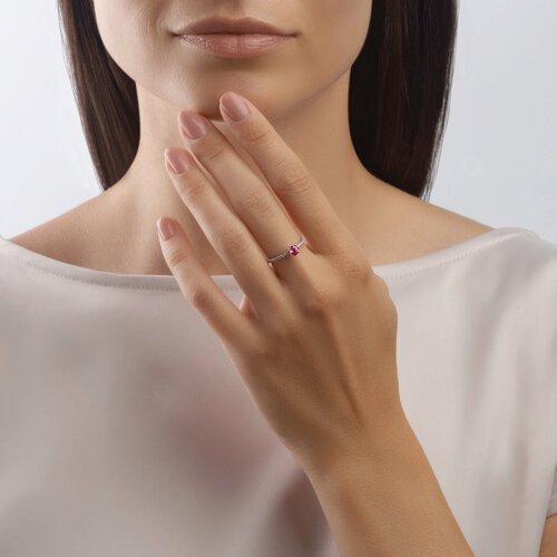 Кольцо из белого золота с бриллиантами и рубином (Арт.4010656-3)