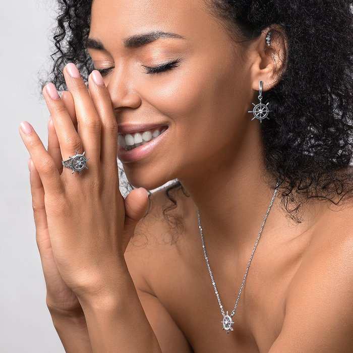 Колье Серебряные крылья (Арт.25wb-113_kubcirkonii_50)