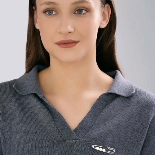 Брошь из серебра с синтетическим жемчугом (Арт.94-140-00046-1)