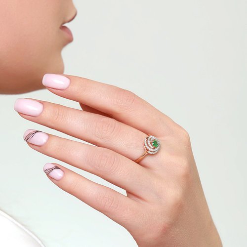 Кольцо из золота с бриллиантами и изумрудом (Арт.3010549)