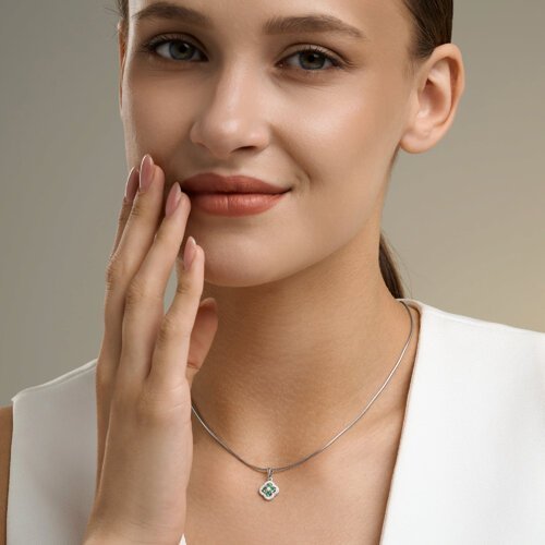 Подвеска из серебра с изумрудами и фианитами (Арт.63030000)