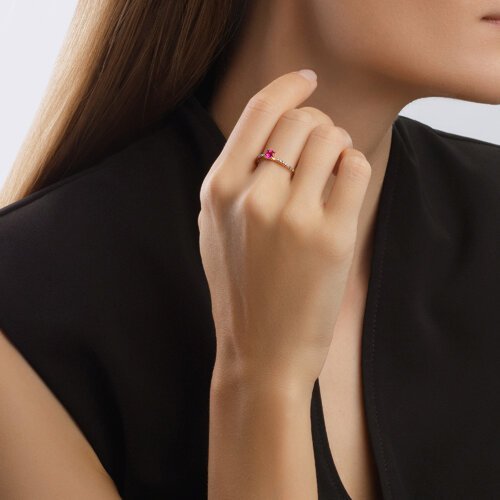 Кольцо из золота с бриллиантами и рубином (Арт.4010666)