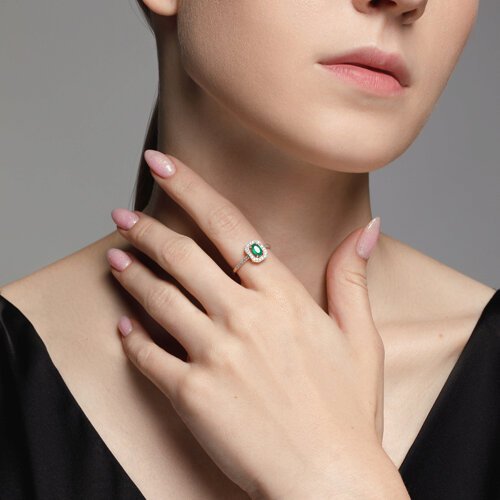 Кольцо из золота с бриллиантами и изумрудом (Арт.3010569)