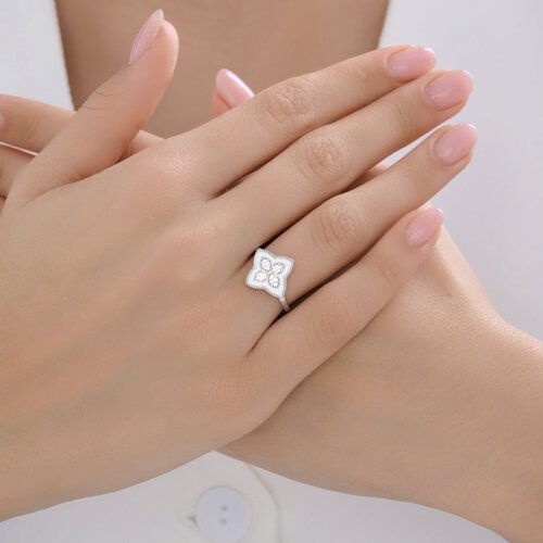 Кольцо из серебра с фианитами и эмалью (Арт.94014659)