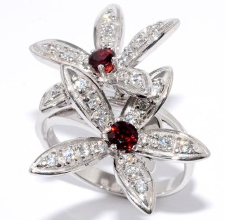 Кольцо серебряное с гранатом и куб. цирконием «Крылья Света» MyJewels (арт.210667-r-06-88)