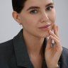 Серьги из серебра с синтетическим жемчугом и фианитами (Арт.94027001)