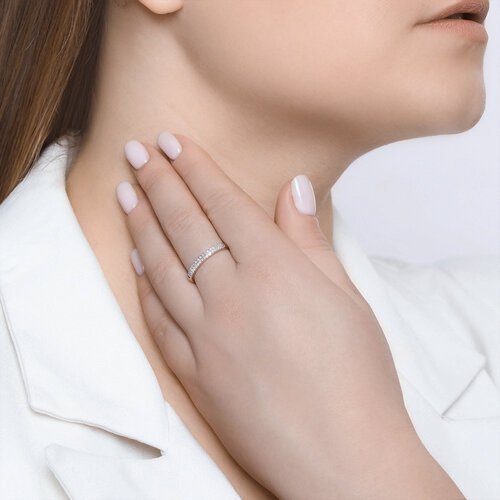 Кольцо из золота с бриллиантовой дорожкой (Арт.1010359)