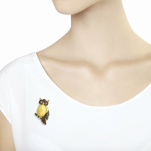 Брошь из золочёного серебра с янтарём и фианитами (Арт.83040022)