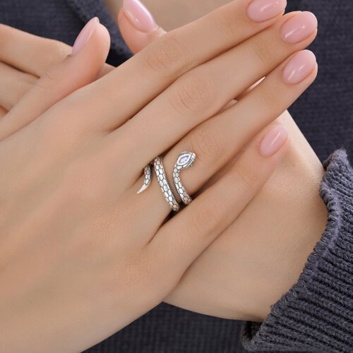 Кольцо из серебра с фианитами (Арт.95010243)