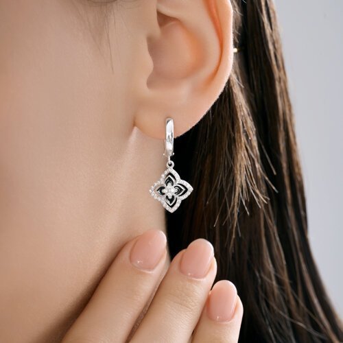 Серьги из серебра с фианитами и эмалью (Арт.94027261)