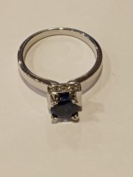Кольцо из белого золота с бриллиантом и сапфиром (Арт.smda-1333-x2_ko_so_wg)