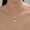 Колье из серебра с синтетическим жемчугом и фианитами (Арт.94071207)