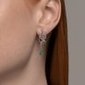 Серьги из белого золота с бриллиантами и изумрудами (Арт.3020601-3)
