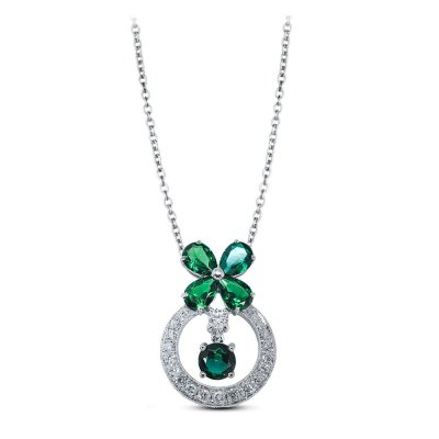 Ожерелье из белого золота с бриллиантами и изумрудами «Северный Клевер» La Nordica (арт.39-12-8000-07366)