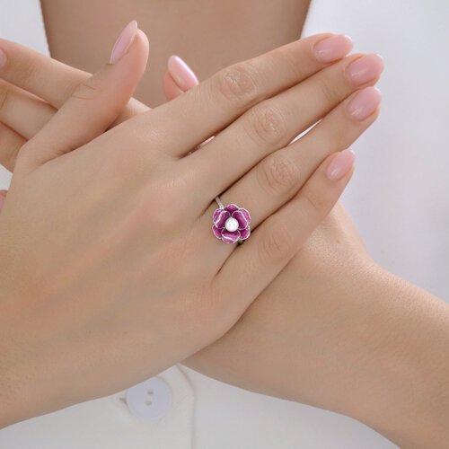 Кольцо из серебра с синтетическим жемчугом и эмалью (Арт.94014697)