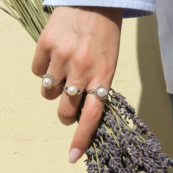 Кольцо из белого золота с бриллиантом и жемчугом (Арт.aasr1622_ko_ww_wg)