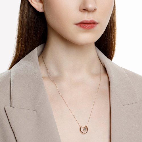 Колье из комбинированного золота с бриллиантом (Арт.1070131)