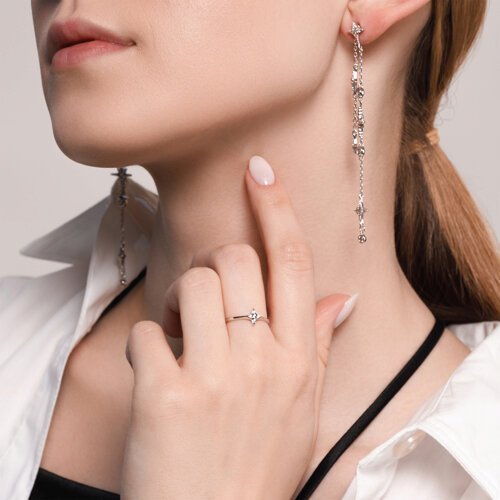 Кольцо из серебра с фианитами (Арт.94013765)