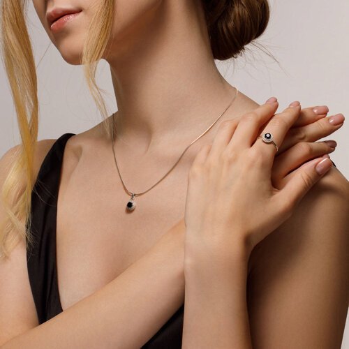 Кольцо из белого золота с бриллиантами и сапфиром (Арт.2011145)