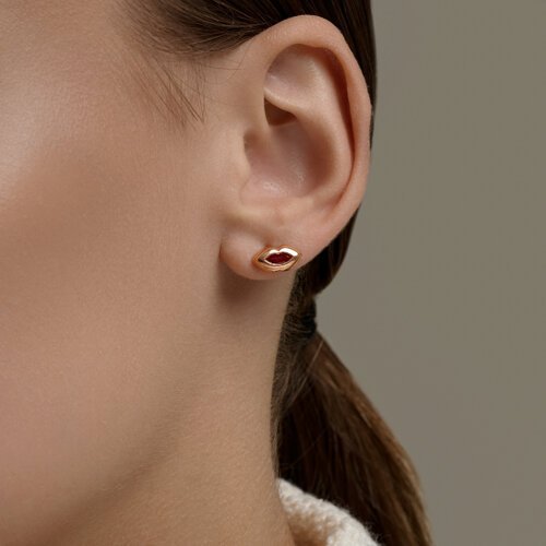 Серьги из золоченого серебра с корундом «Алая Улыбка» SOKOLOV (арт.84020043)