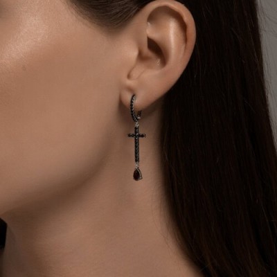 Серьги из серебра с фианитами «Черный Крест Алой Капли» SOKOLOV (арт.94026720)