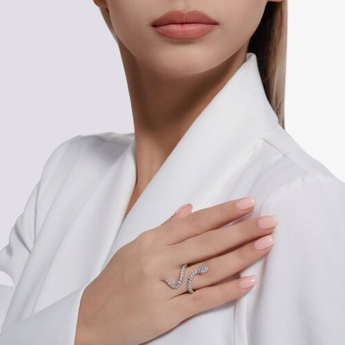 Кольцо из серебра с фианитами (Арт.94013768)
