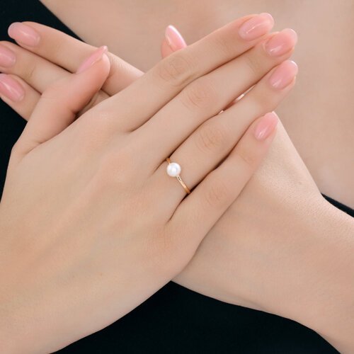 Кольцо золотое пробы 585 с жемчугом (Арт.791273)