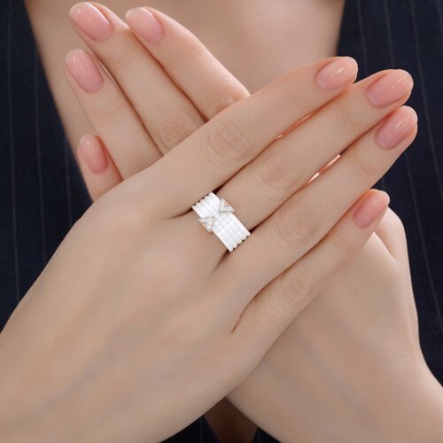 Кольцо из золота с бриллиантами и керамической вставкой (Арт.51-210-00150-1)